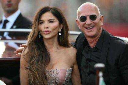 Jeff Bezos and Lauren Sanchez have their romance off radar in viral vacation video