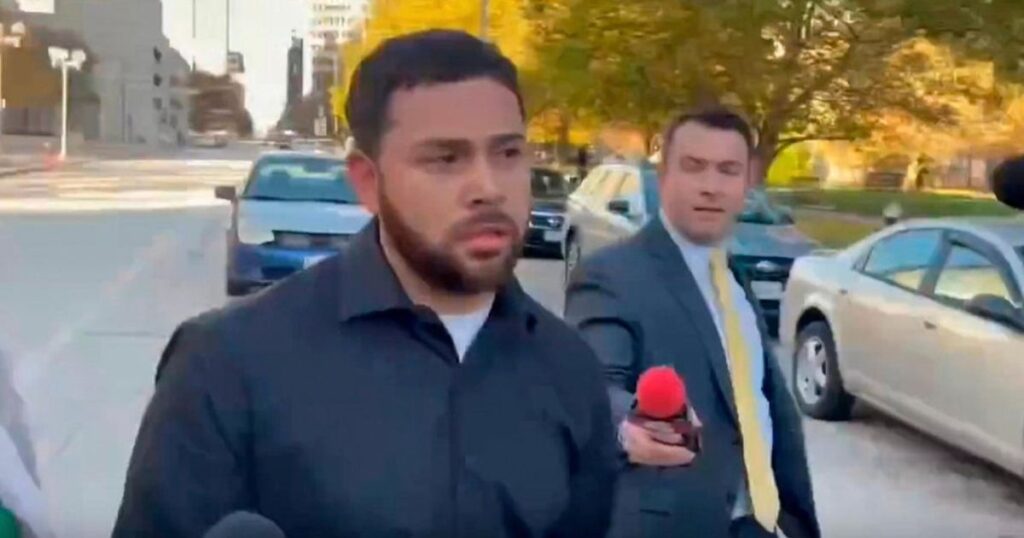 Ex Missouri cop pleads guilty of searching women's phones for nudes