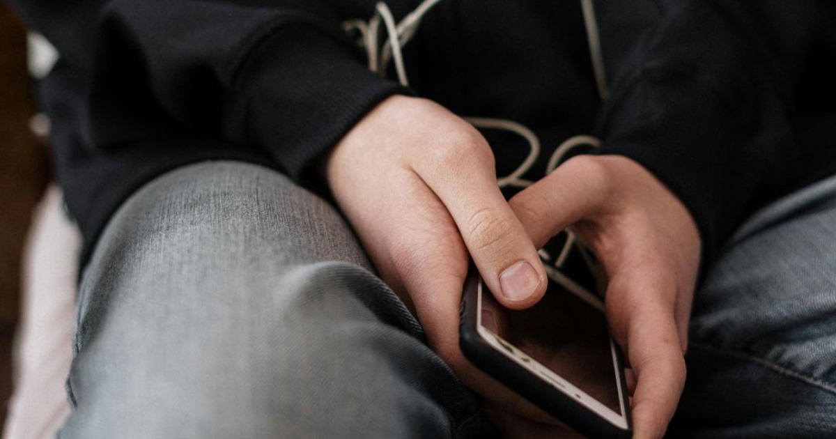 A 15-year-old boy was found dead after he received a message from a strange number. (Credit: Pexels)