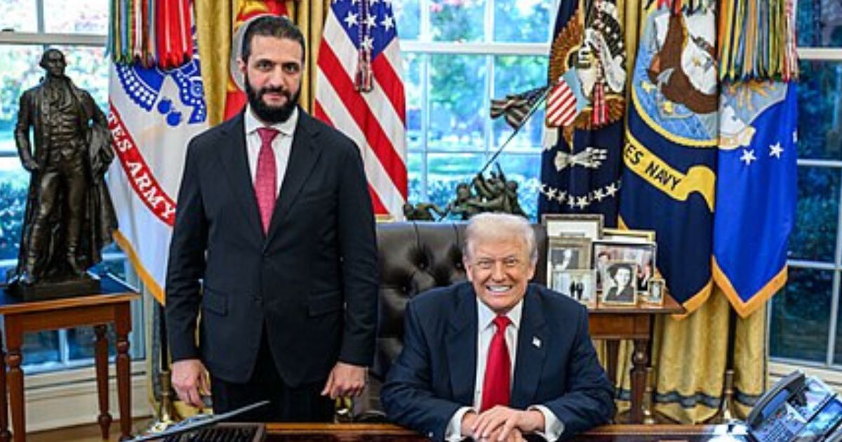 Syrian_President_Ahmed_al-Sharaa_meeting_U.S._President_Donald_Trump