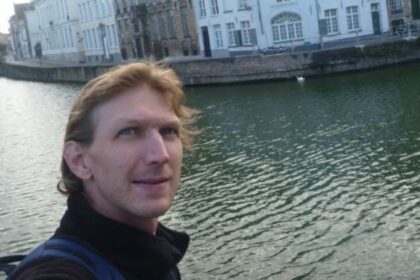 Travel Nomad Henrik Jeppesen in Bruges, Belgium. (Credits- @dontstopliving.net).