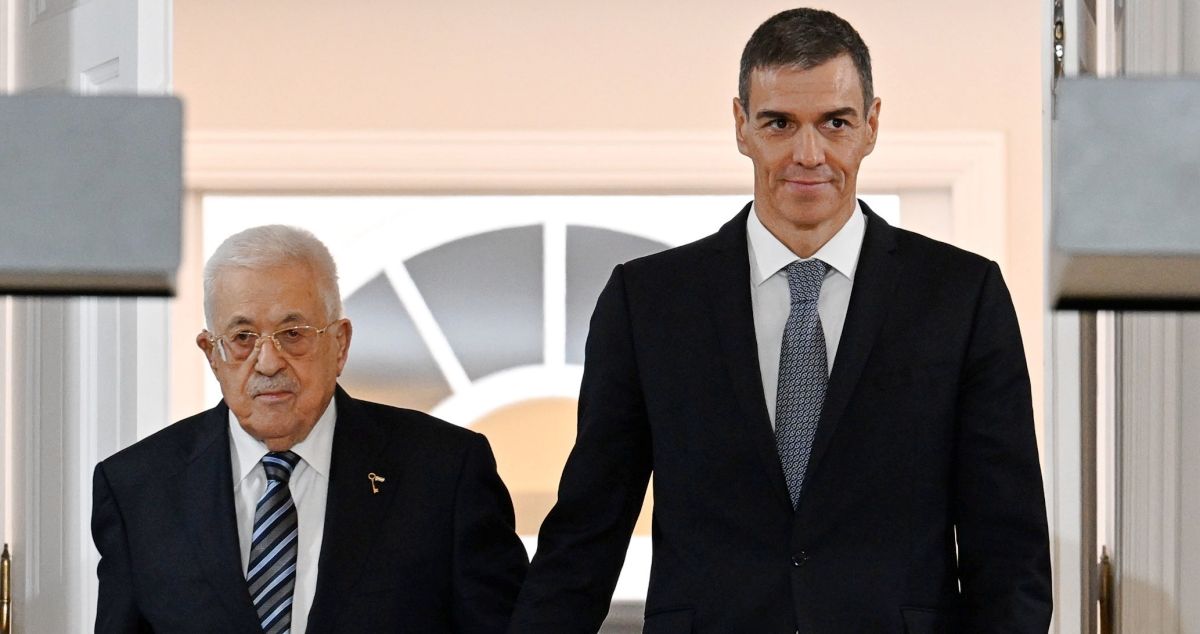 Pedro Sanchez of Spain with Mahmoud Abbas of Palestine