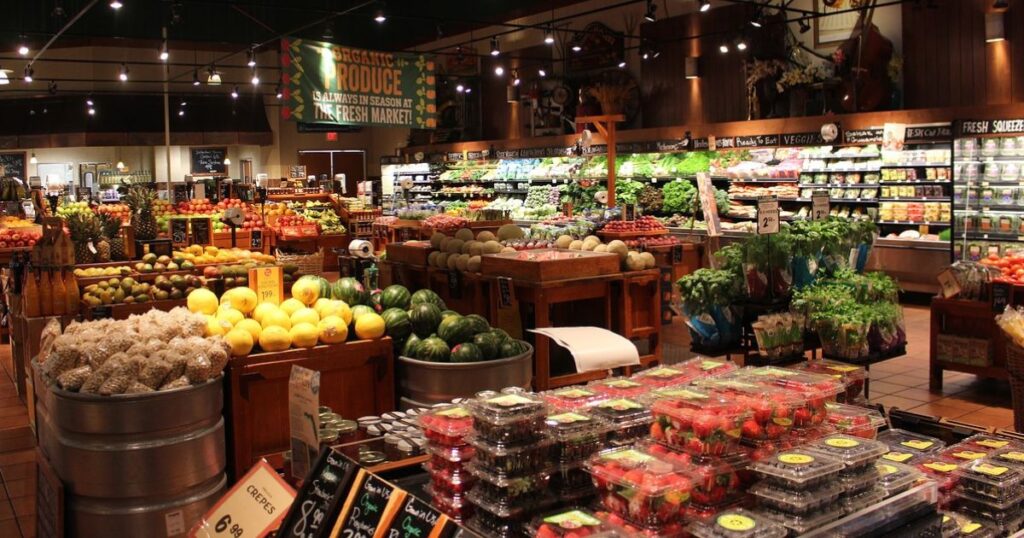 A departmental store in Florida witnessed a verbal standoff