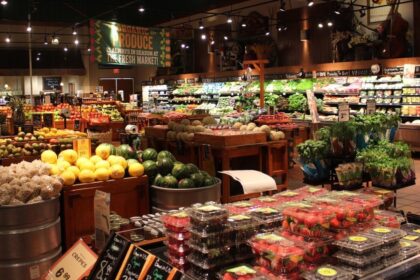 A departmental store in Florida witnessed a verbal standoff