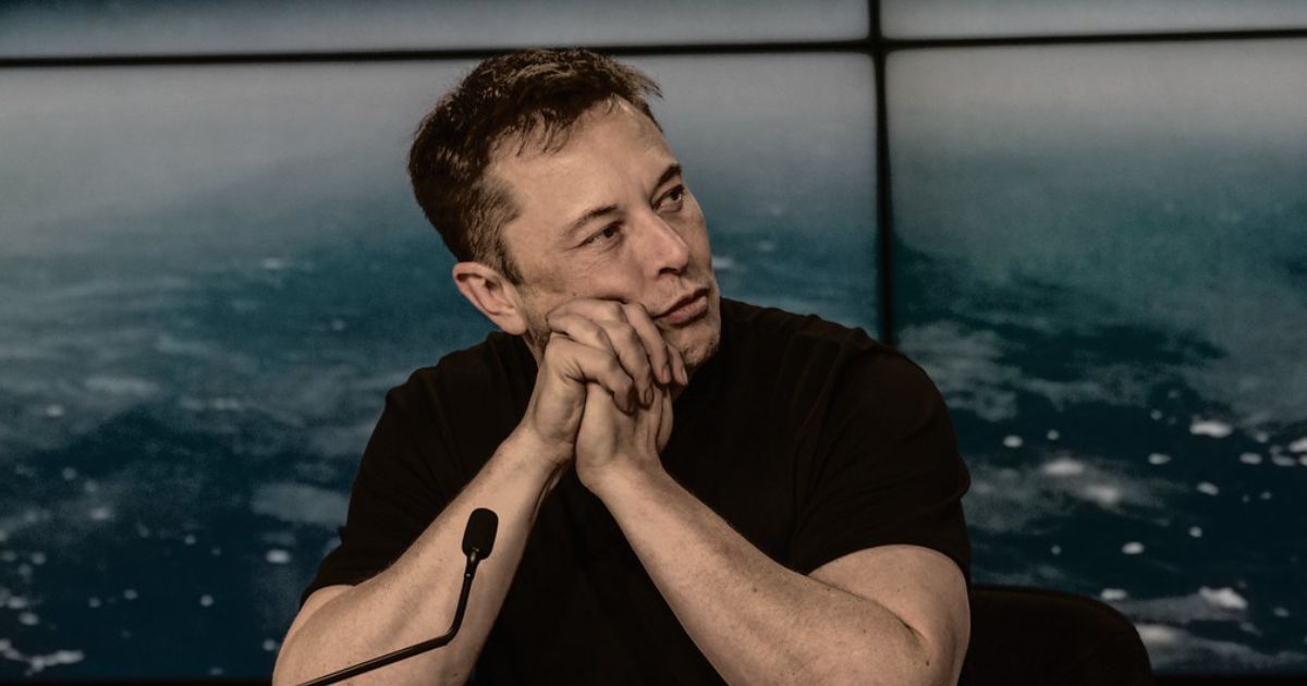 inquisitr.com - Srijony Das - Airline CEO Calls Elon Musk an 'Idiot' - Tesla Boss Fires Back With Bizarre Threat