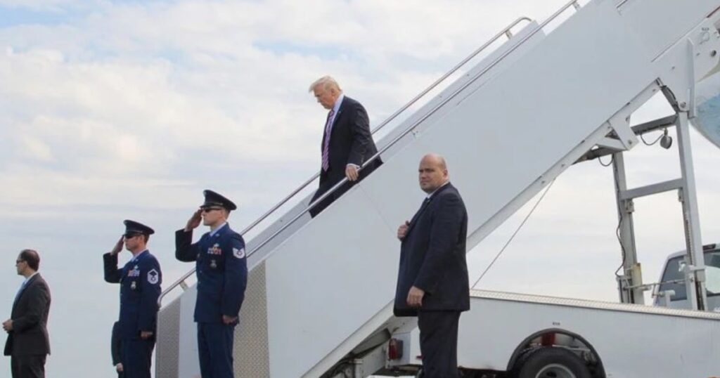 Trump’s visible discomfort on Air Force One stairs brings back chatter on his health
