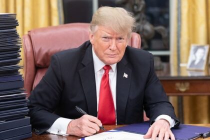 Donald Trump caught dozing off in Oval Office