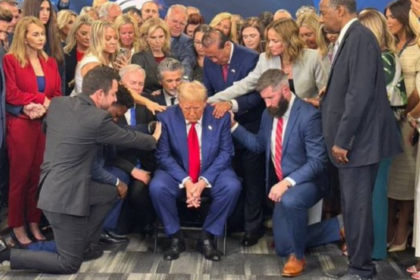 Trump praying