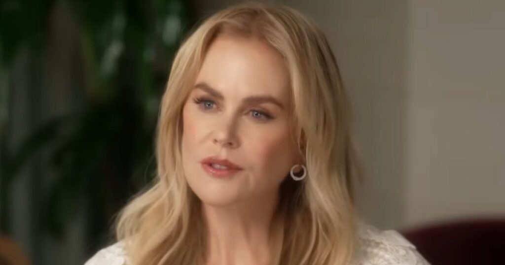 Fans slammed Nicole Kidman for denying plastic surgery claims.