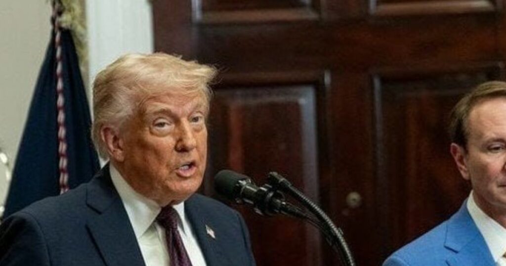 President Donald Trump appears to forget his $2,000 pledge towards Americans as reporter questions. (@RedLineReportt|X.com).