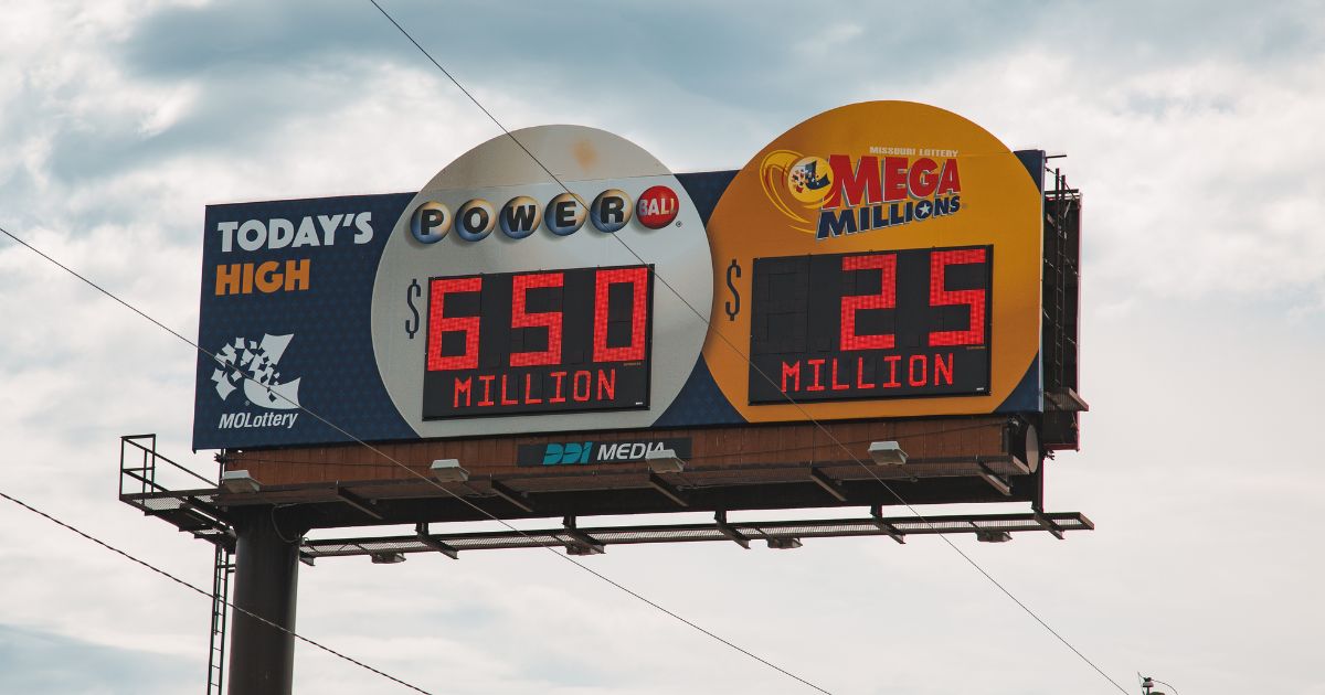 Navy Veteran Misses $900 Million Jackpot — But His Win Still Changes His Life