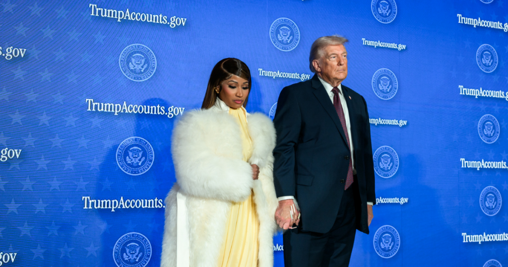 Nicki Minaj_hesitates_joining_Trump_onstage_moment