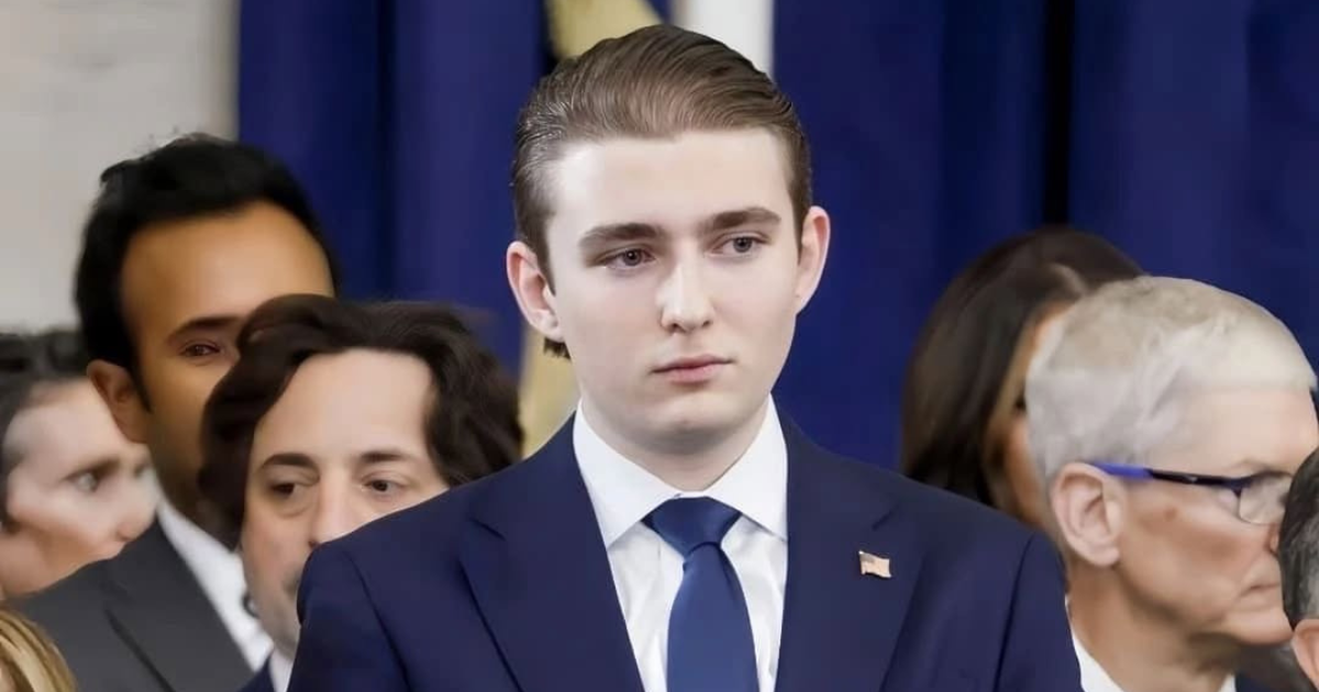 Barron_Trump_towers_over_father_at_Mar_a_Lago