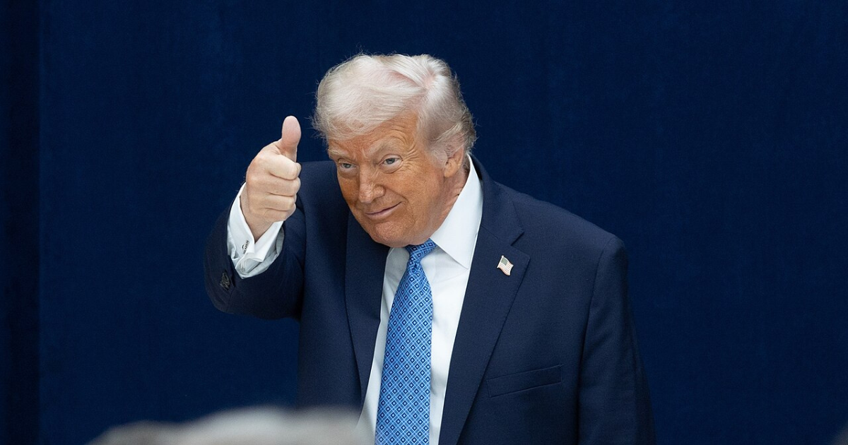 Donald Trump_threatens_Insurrection_Act_Minnesota_ICE_protests