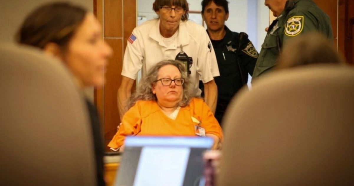 Florida Woman charged with murder for hammering her roommate to death and living with the corpse.
