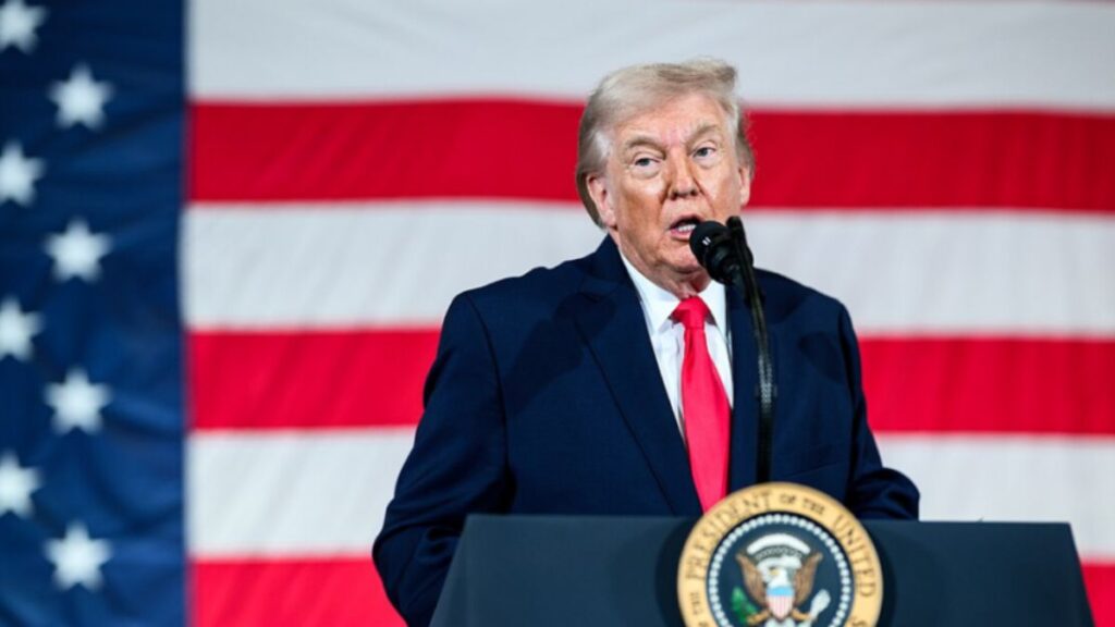 A strong midterm warning Donald Trump’s slipping approval ratings and what it could really mean. (Credits: The White House/Wikimedia Commons).