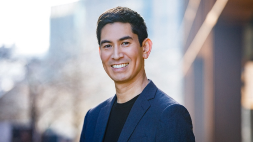 Former Google executive Dex Hunter–Torricke warns an 'AI apocalypse' is coming.