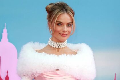 Margot Robbie received a book Why French Women Don't Get Fat from a male actor