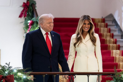 Melania Trump_sits_stiffly_beside_Donald_Trump
