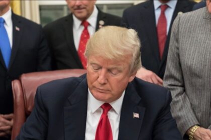 Donald Trump sparks health concerns after looking drowsy at an event (image source: Wikimedia Commons/Official White House Photo)