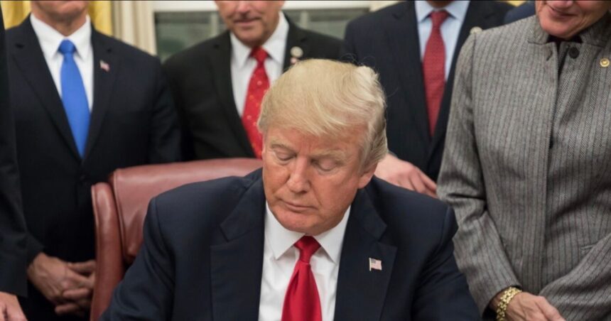 Donald Trump sparks health concerns after looking drowsy at an event (image source: Wikimedia Commons/Official White House Photo)