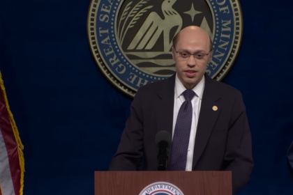 Pete Davidson_impersonates_Tom_Homan_SNL_cold_open_sketch