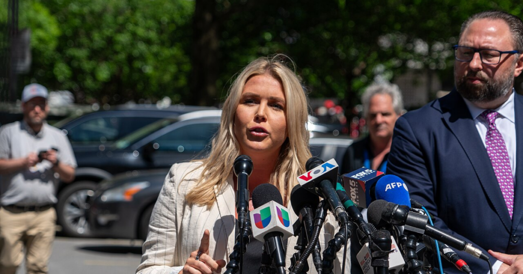 Karoline Leavitt_criticizes_Grammys_celebrities_over_ICE