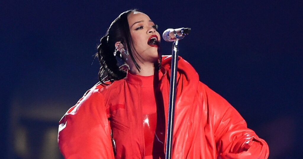 Bad Bunny, Rihanna, coldplay, Super Bowl