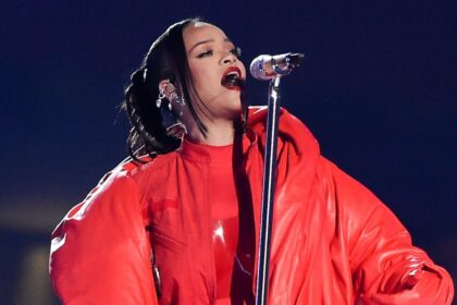 Bad Bunny, Rihanna, coldplay, Super Bowl