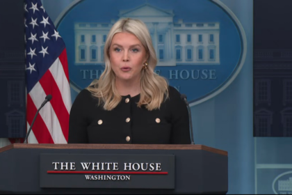 karoline leavitt_smiles_during_white_house_ufo_question