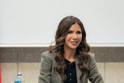 kristi noem_signs_border_wall_contract_closeup