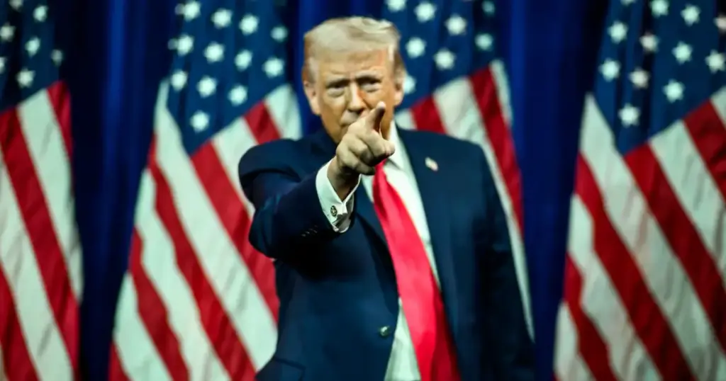 Donald Trump speaks of closure of airspace over El Paso