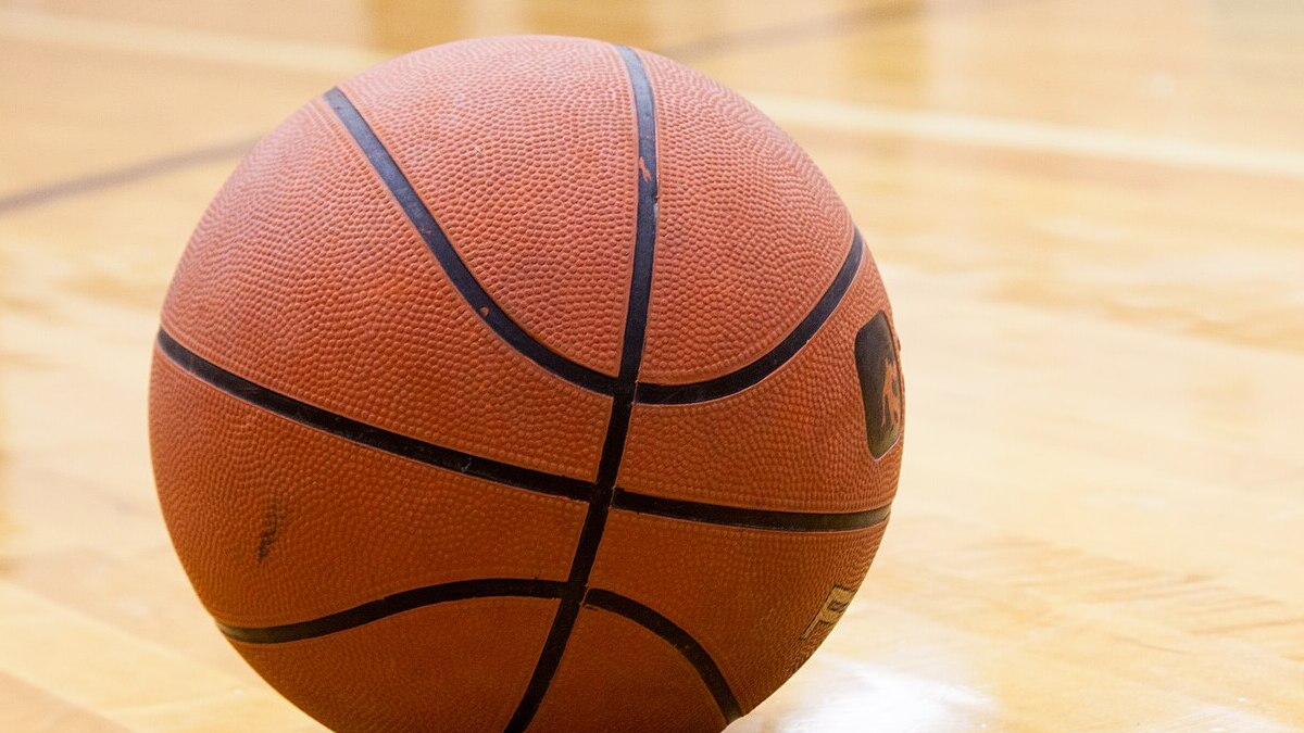 Minnesota Basketball Team Loses by Nearly 30 Points After Allegedly Kneeling During National Anthem