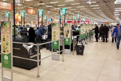 black shopper aldi minnesota self checkout