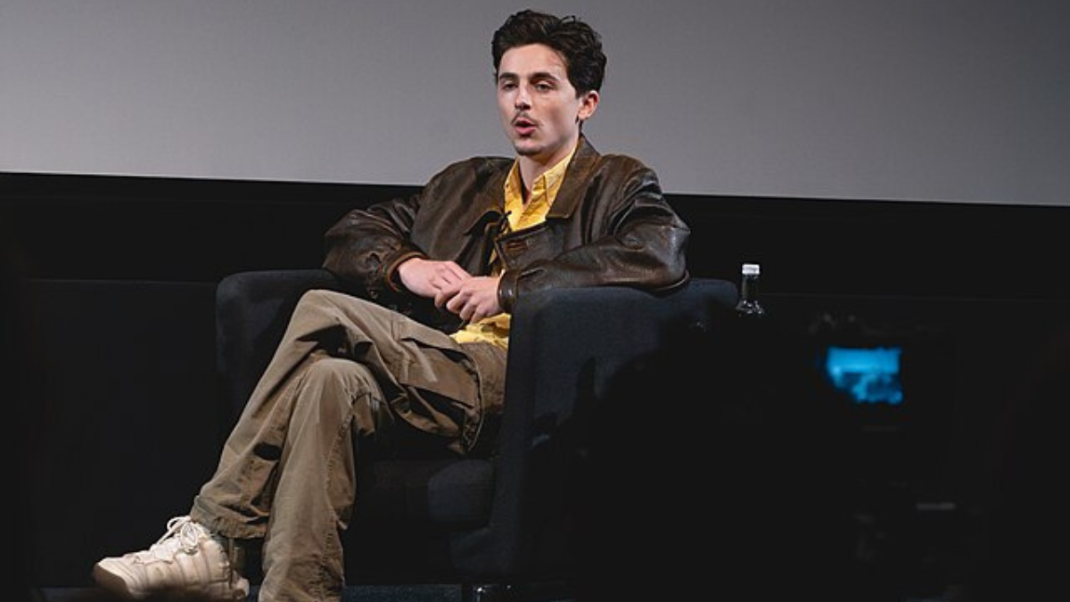 Body Language Expert Breaks Down Timothée Chalamet’s Reaction to Oscar Loss Against Michael B. Jordan