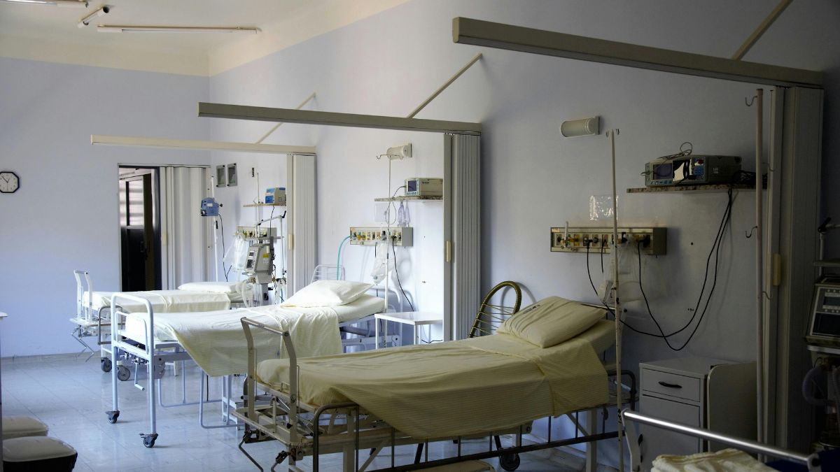 U.K. Meningitis Outbreak: Two Dead as University of Kent Students Queue for Emergency Antibiotics