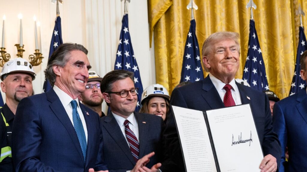 Trump’s obsession with the color gold finally decoded by expert therapists