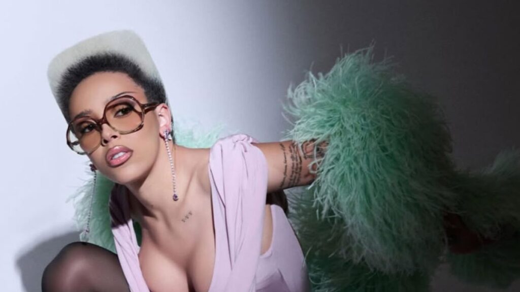 Doja Cat opens up about undergoing liposuction and suspected lipedema diagnosis in a new video.