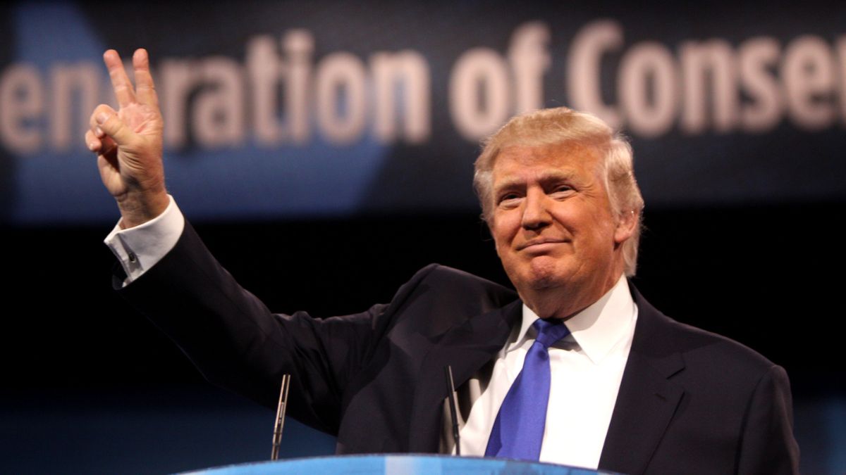 Donald Trump Is Obsessively Gifting $145 Dress Shoes to White House Aides: ‘Everybody’s Afraid Not To Wear Them’