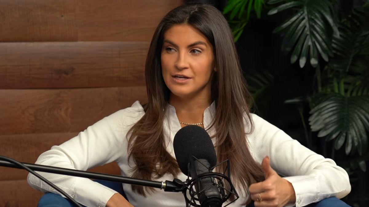 inquisitr.com - Reni Damien - Kaitlan Collins Gets 'Wake-Up Call' From CNN Insider as Her Latest Appearance Raises Eyebrows