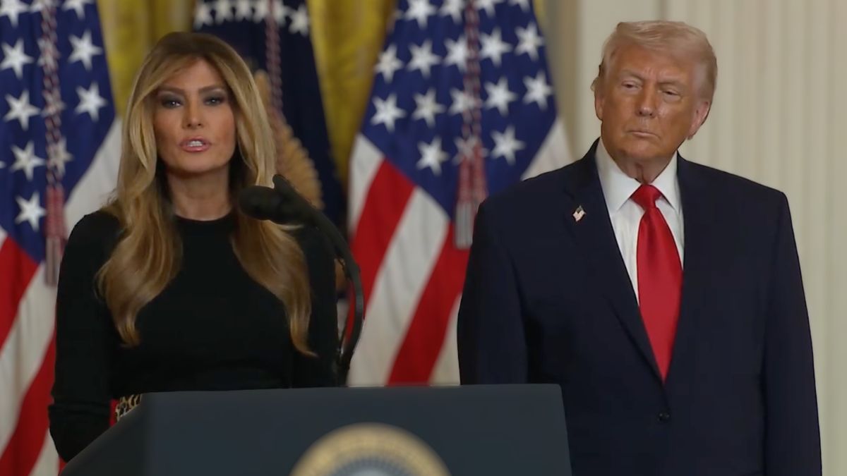 Melania Trump’s Introduction of Donald Trump Gets People Talking Online