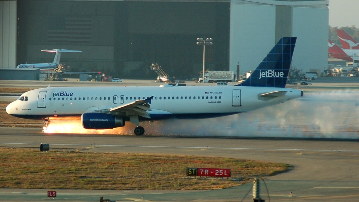 JetBlue Flights Stopped Nationwide As FAA Issues Temporary Ground Stop