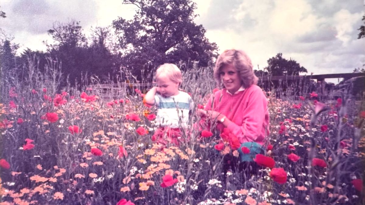 Prince William Pays Tribute to Princess Diana With Unseen Photo on U.K. Mother’s Day