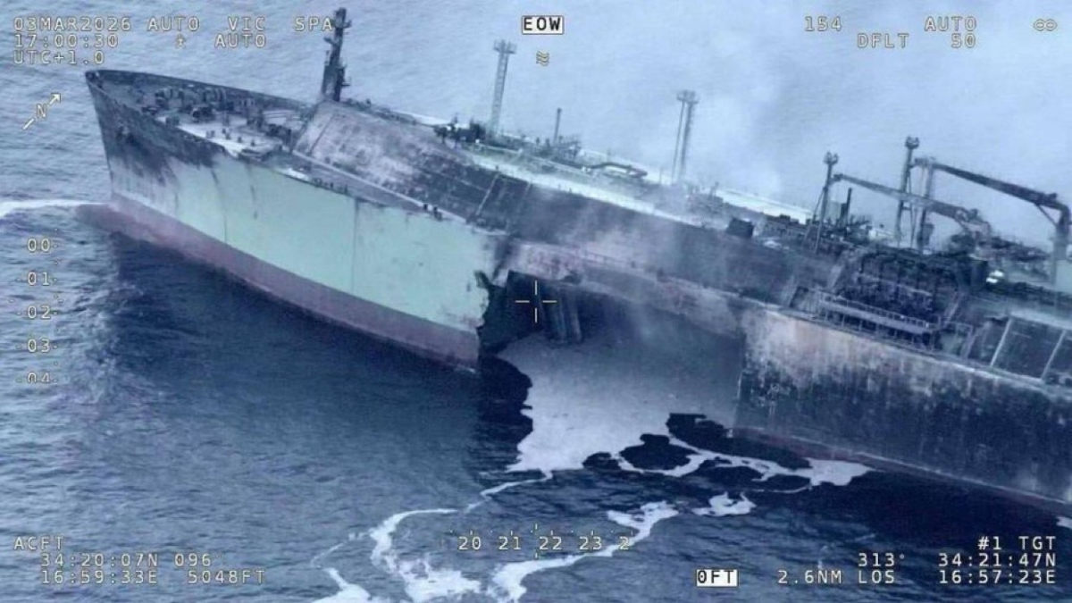 US Submarine Sinks Iran Warship in First American Torpedo Strike Since 1945 WWII Victory