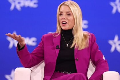 Pam Bondi-plastic surgery