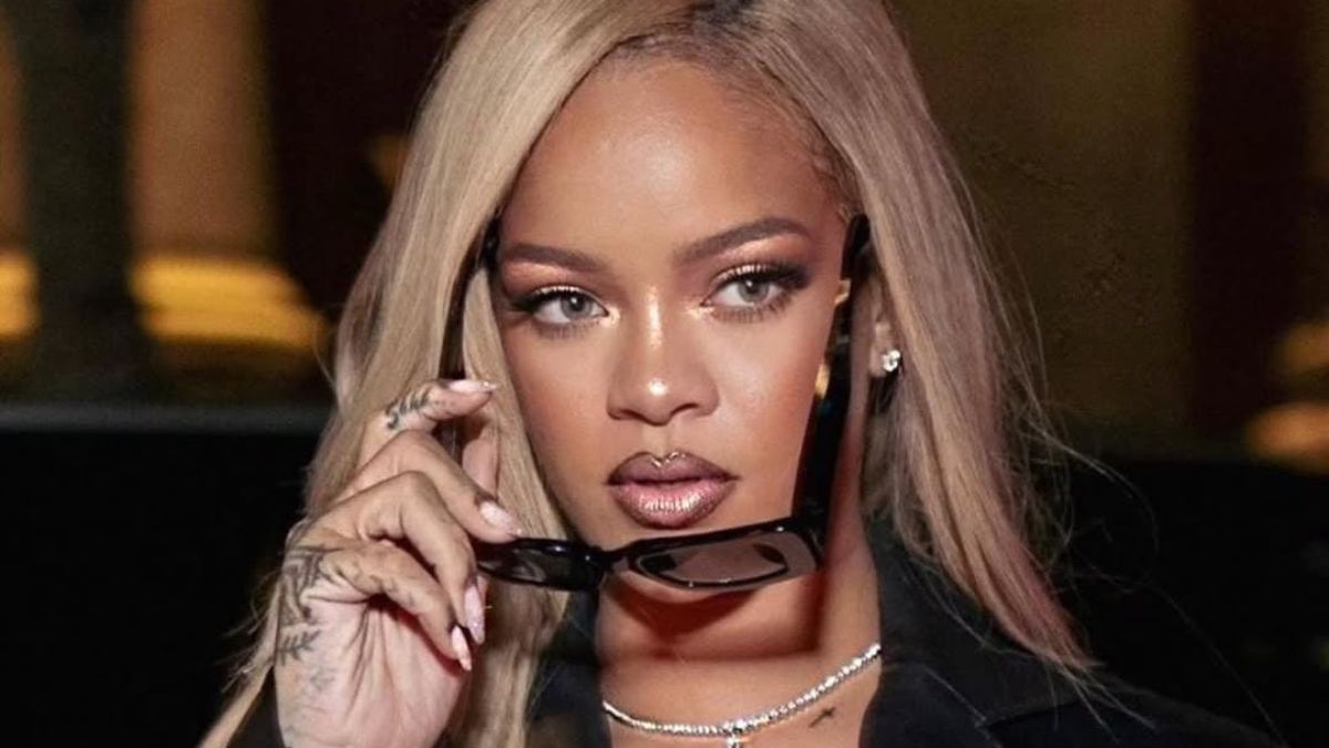 How Did Rihanna Become a Billionaire? Music Career, Business Ventures, and More