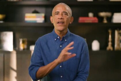 Barack Obama talks to Virginians