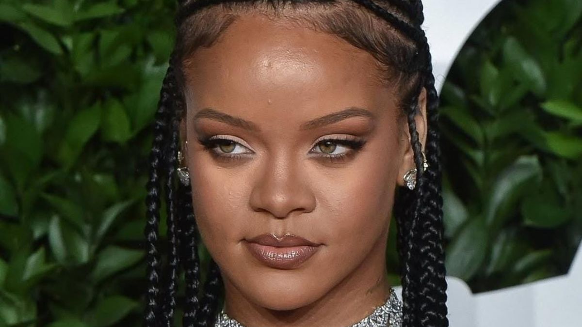 Woman Arrested After Open Firing at Rihanna’s LA Residence While the Singer Was Inside