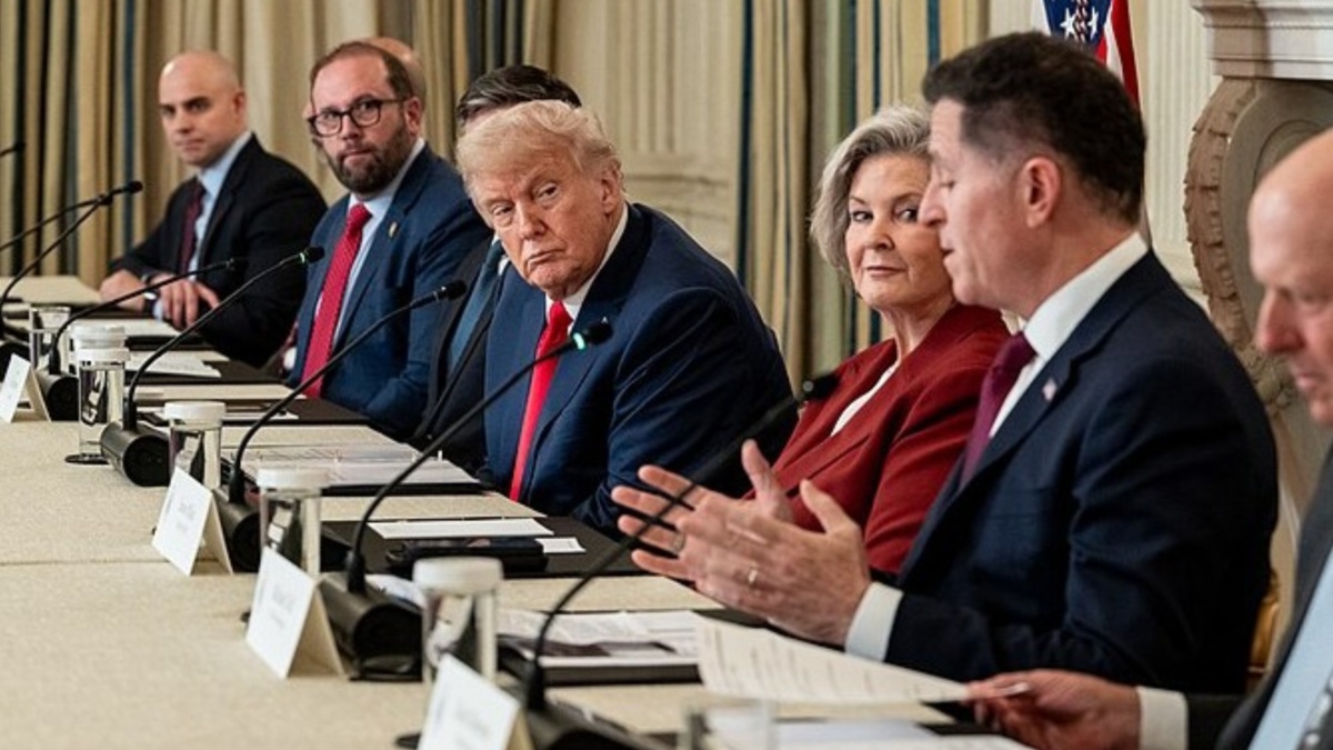 White House panics as Trump's Iran war hikes up gas prices.