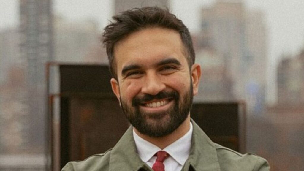 Zohran Mamdani uses the Inner Circle stage to highlight NYC's major issues. (Image Credits: Wikimedia Commons/Karamccurdy).